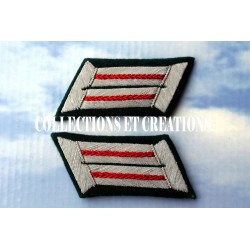 PAIRE DE PATTE DE COL OFFICIER WH "RED" (REPRO)