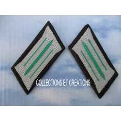 PAIRE INSIGNE DE COL OFFICIER DDR "FRONTIERES"