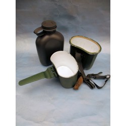 GOURDE PLASTIQUE AVEC QUART BW